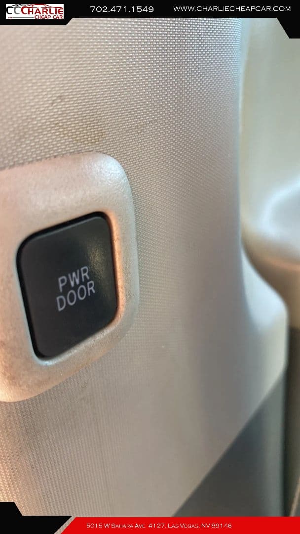 2015 Toyota Sienna — photo 23